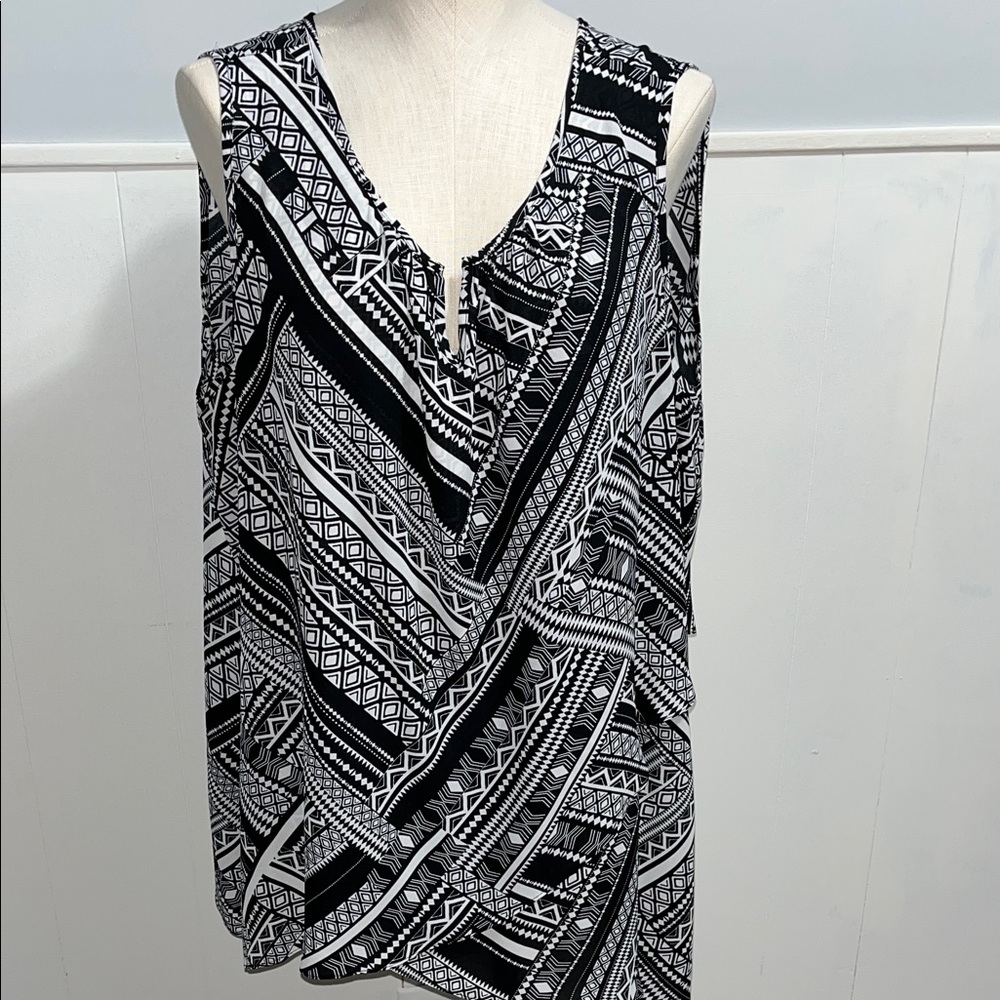 Zac & Rachel Black and White Geometric Print Women's Top 3X